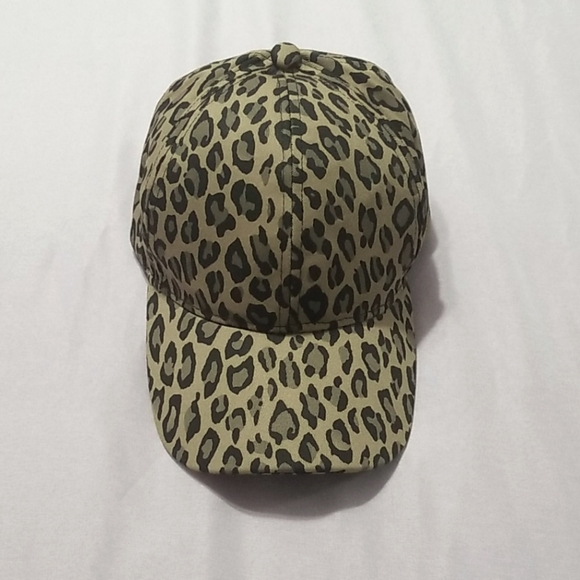 FREE item Woman's hat - Picture 1 of 3